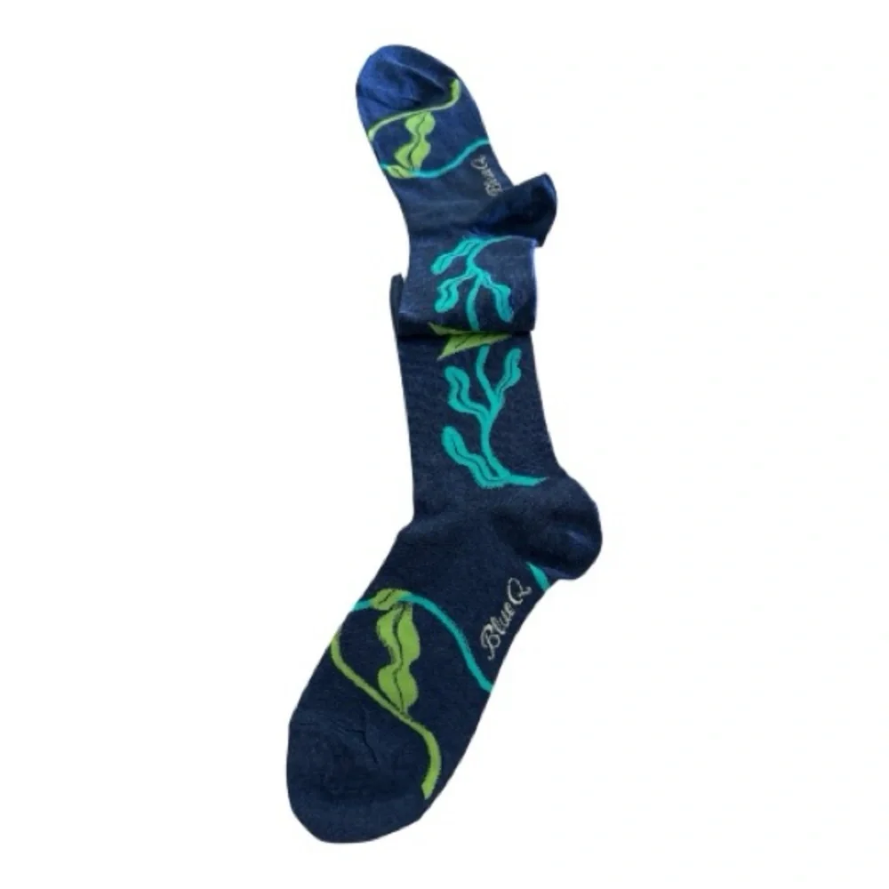 Blue Q women’s “Love Who You Love” colorful crew socks New With Tags